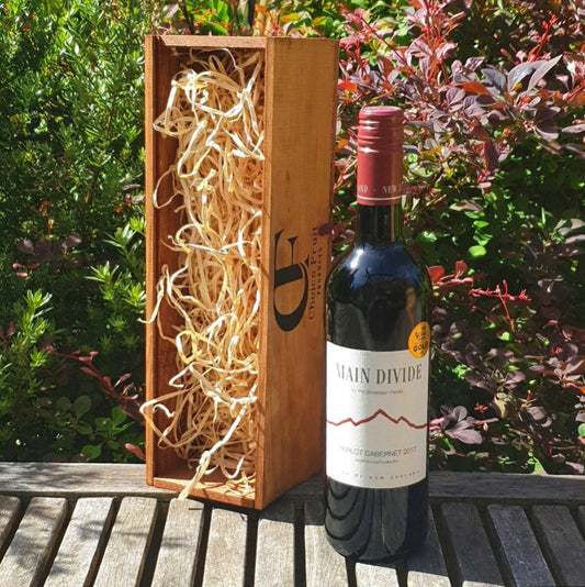 Gift Box - Main Divide Merlot Cabernet +/- Glasses